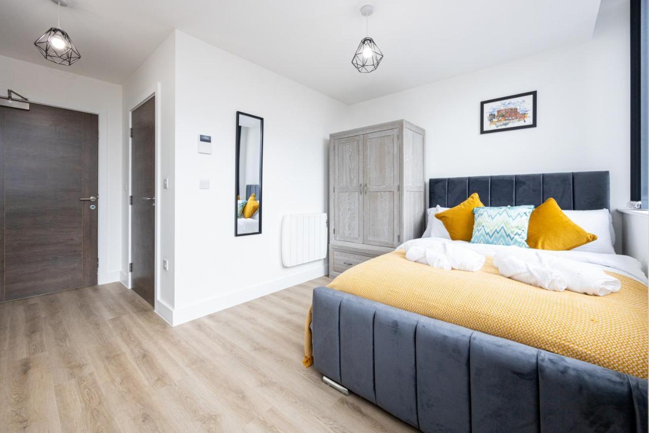 Apartment Bright Stylish In Old Trafford