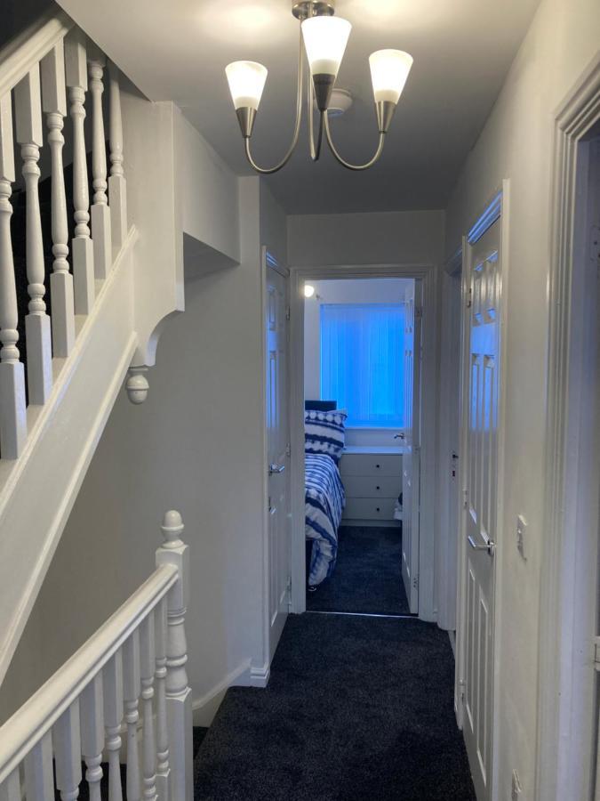 Apartment Spacious 4 Bed House, Sleep 8 Short & Long Stay, Free Parking ,5min Drive From Man Stadium