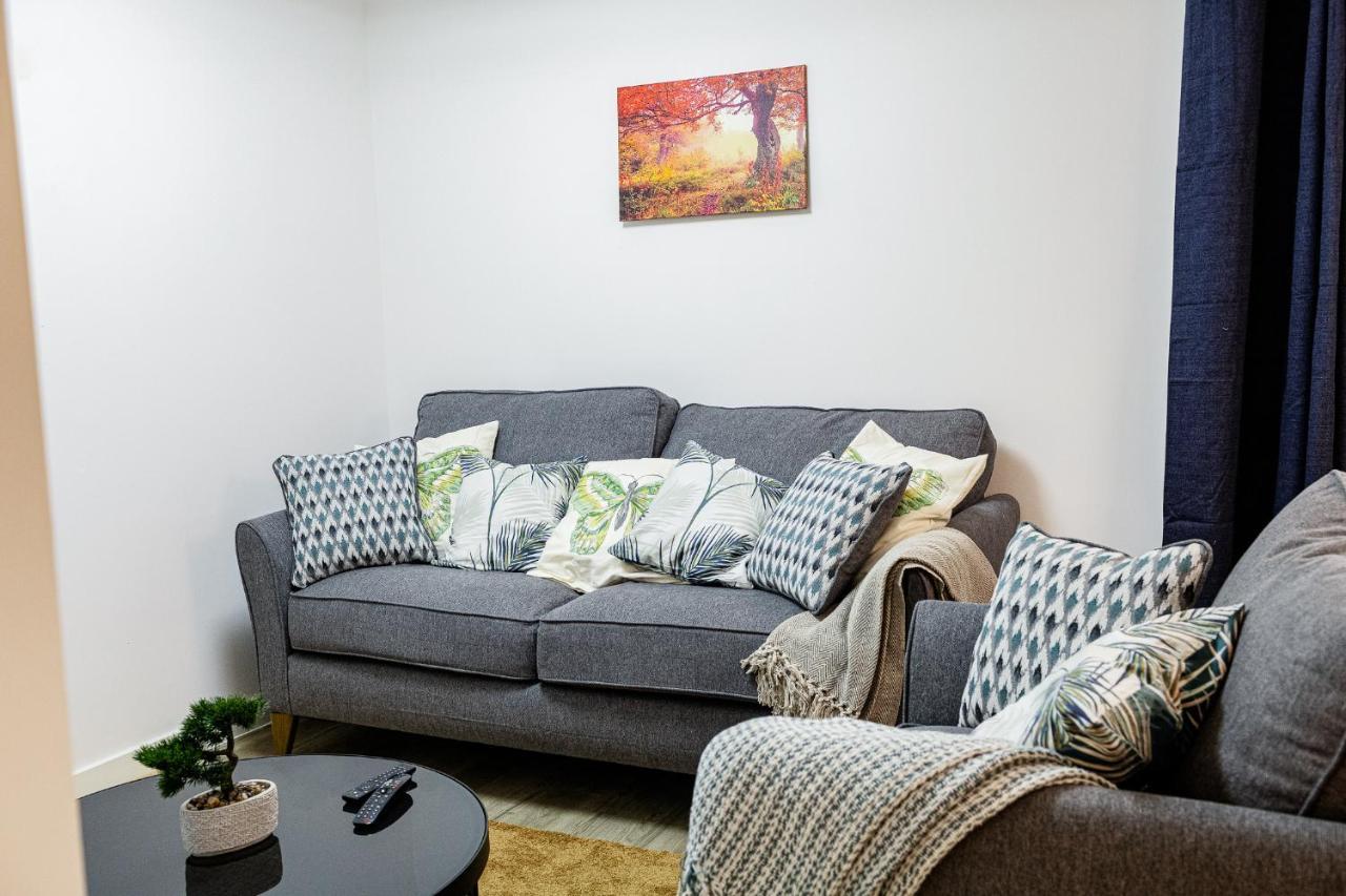 Holiday home Beautifully Fab 3 Bedroom 4 Beds New 8 Guests Stretford Trafford