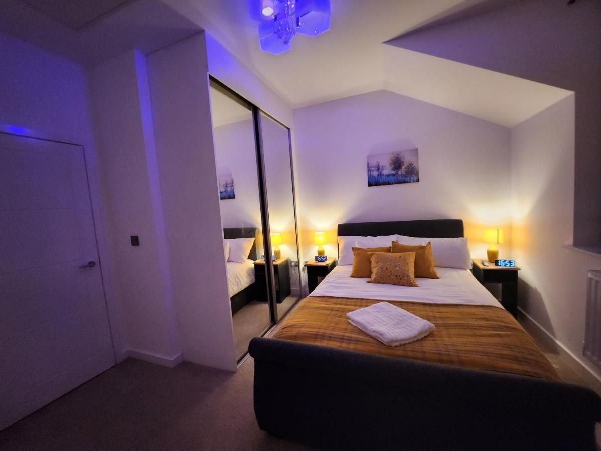 Beautifully Fab 3 Bedroom 4 Beds New 8 Guests Stretford Trafford
