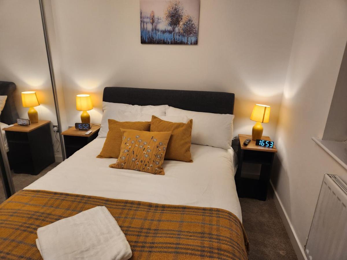 Beautifully Fab 3 Bedroom 4 Beds New 8 Guests Stretford Trafford Holiday home Manchester