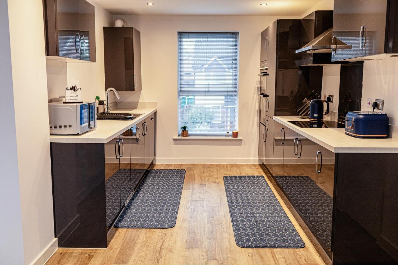 Beautifully Fab 3 Bedroom 4 Beds New 8 Guests Stretford Trafford