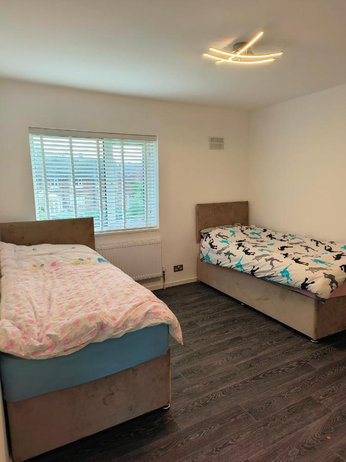 Modern Fully Furnished 3 Bedroom House Manchester