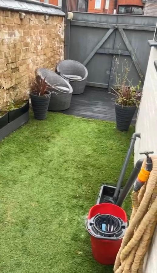 3 Bedroom House With Modern Interior, Close To The Etihad Stadium Apartment *