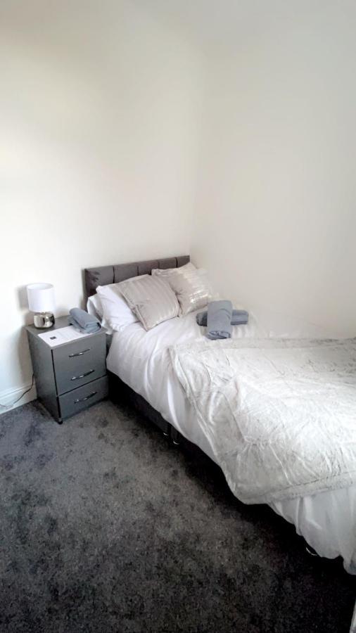 Elegant Ellesmere, Comfortable, Budget, Friendly Guest house Manchester