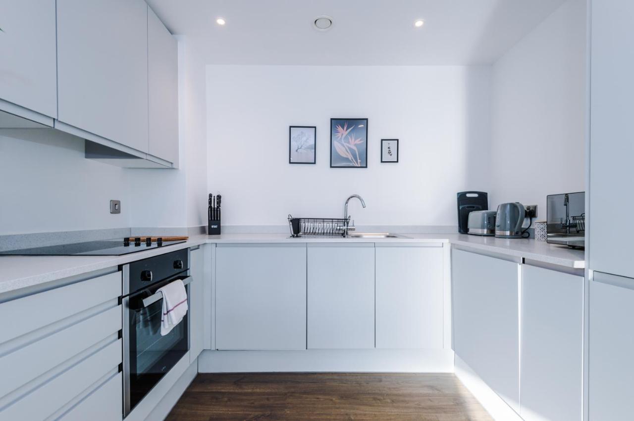 Hilltop Serviced - Salford Quays Apartment *