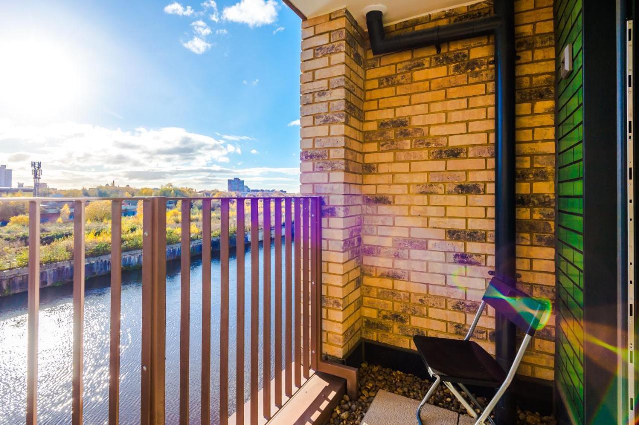 Hilltop Serviced - Salford Quays Apartment