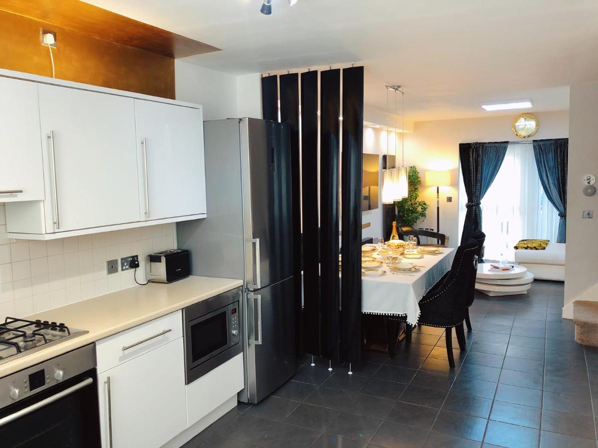 With Parking Holiday home Manchester