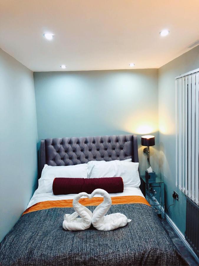 With Parking Holiday home Manchester