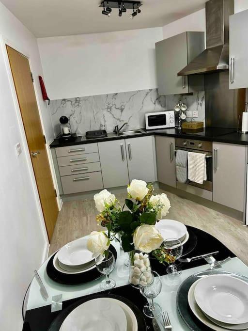 Luxury - Opposite Etihad Stadium N Coop Live W Secure Parking * Manchester
