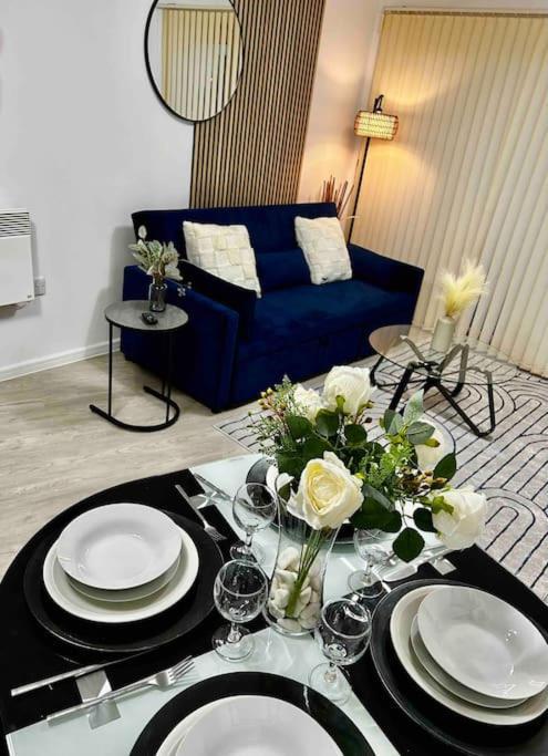 Luxury - Opposite Etihad Stadium N Coop Live W Secure Parking