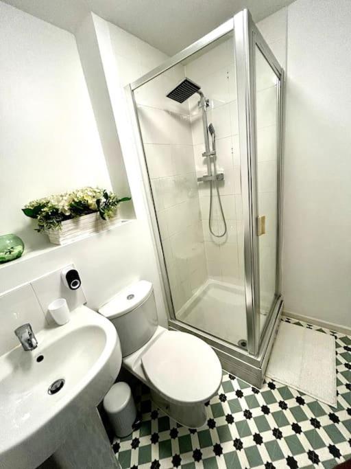 Apartment Luxury - Opposite Etihad Stadium N Coop Live W Secure Parking