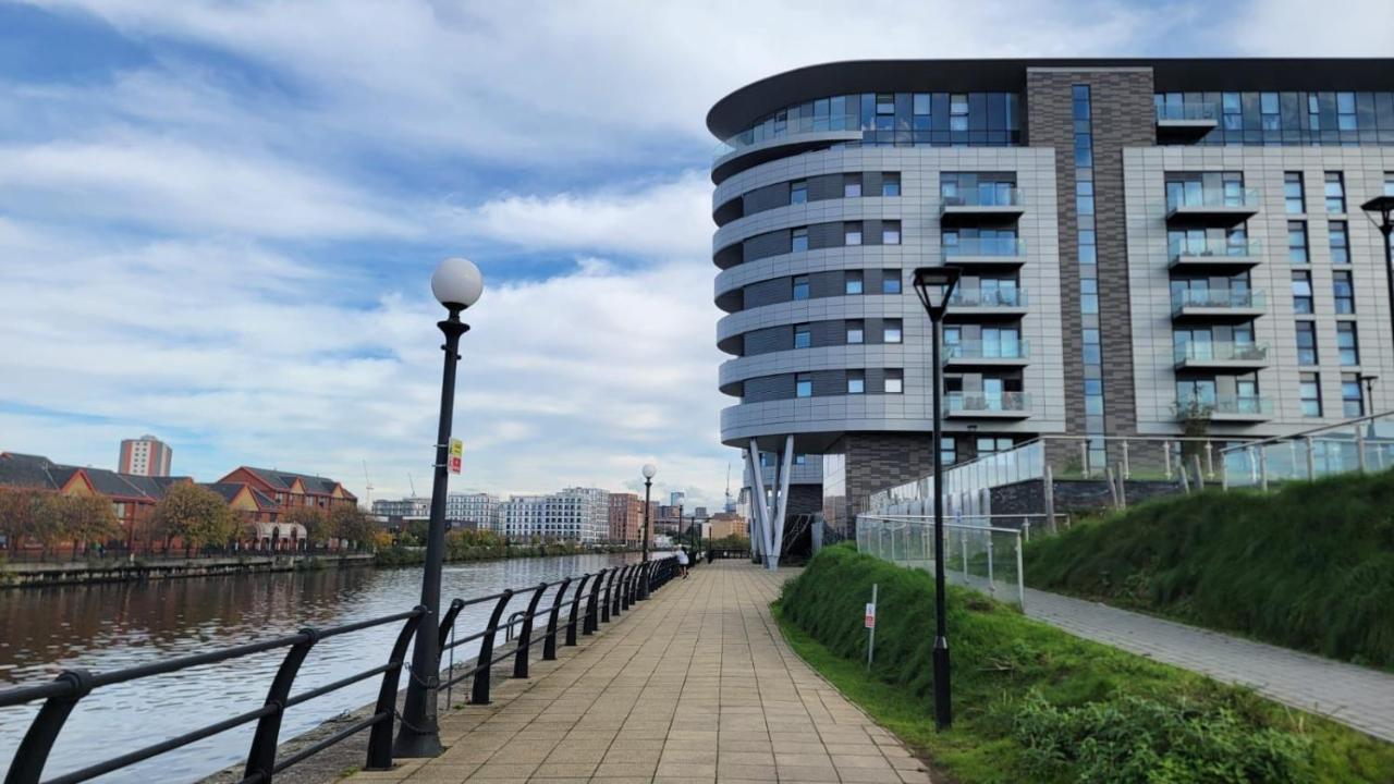 Manchester's Luxurious 2-bed Haven With Balcony - Canal Views & Proximity To United Apartment Manchester