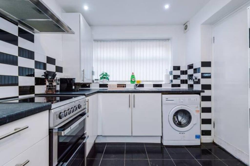Spacious 4-bed House Holiday home