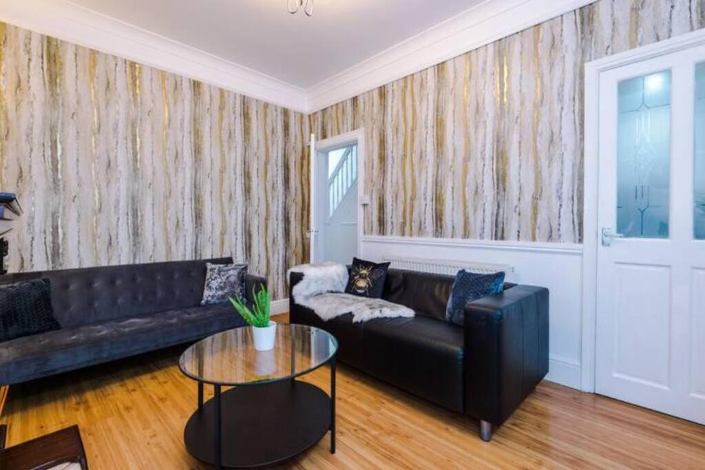 Holiday home Spacious 4-bed House *