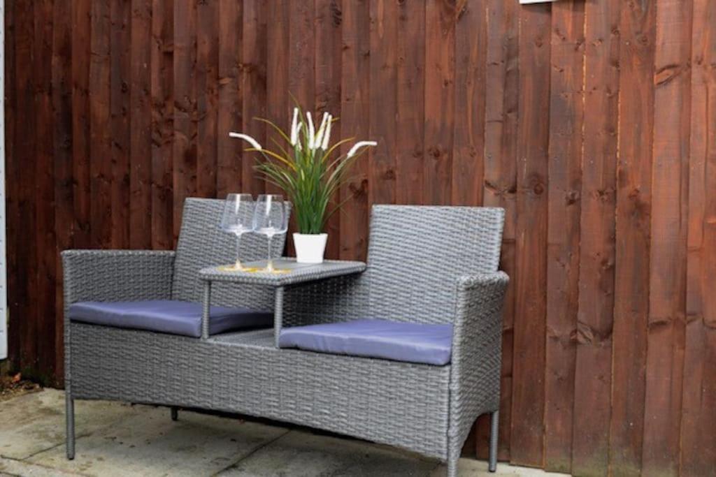 Holiday home 8 Bed, Comfortably Sleeps 10, 3 Bath House, 5 Mins Centre Manchester