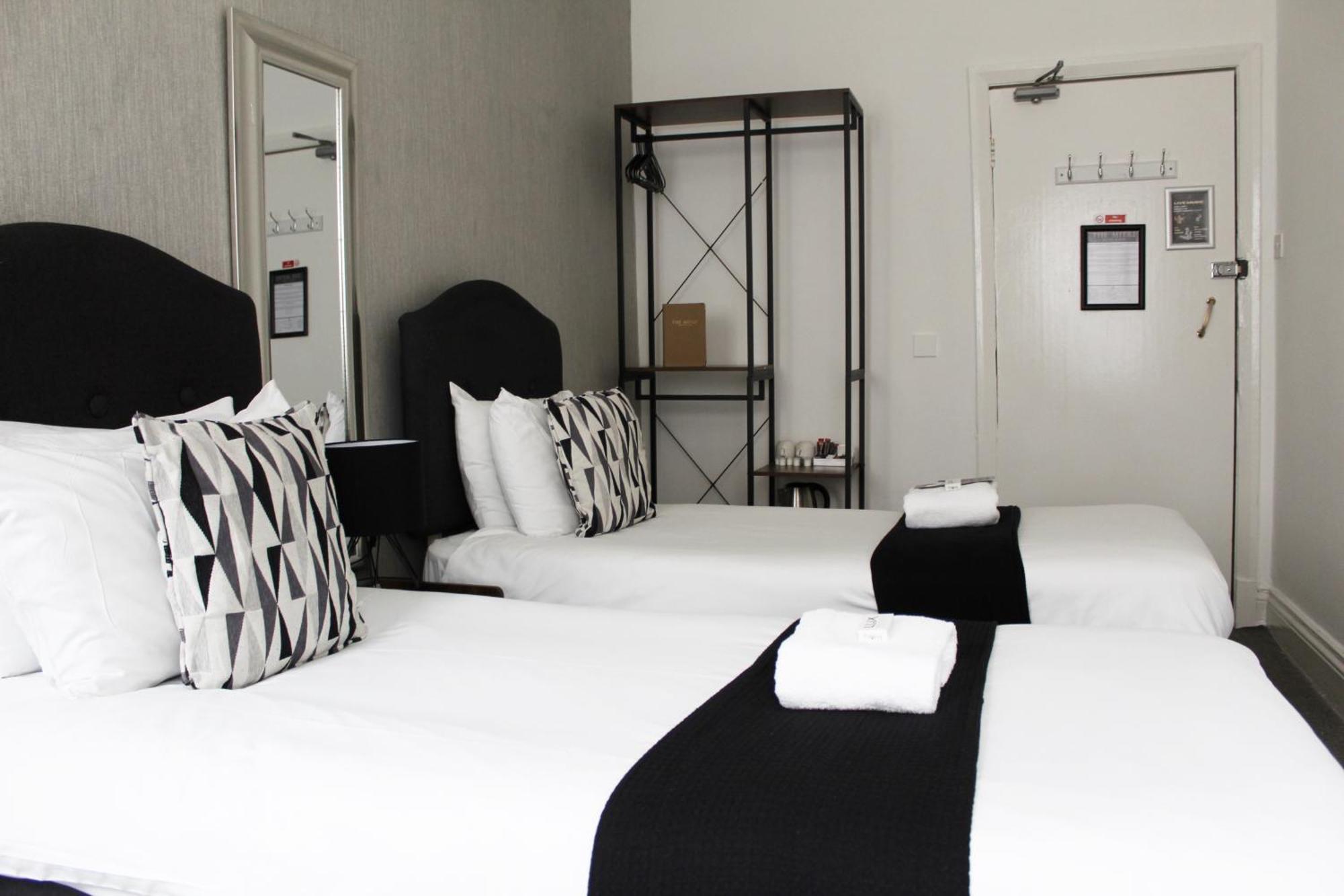 Mitre Centre Hotel 3*