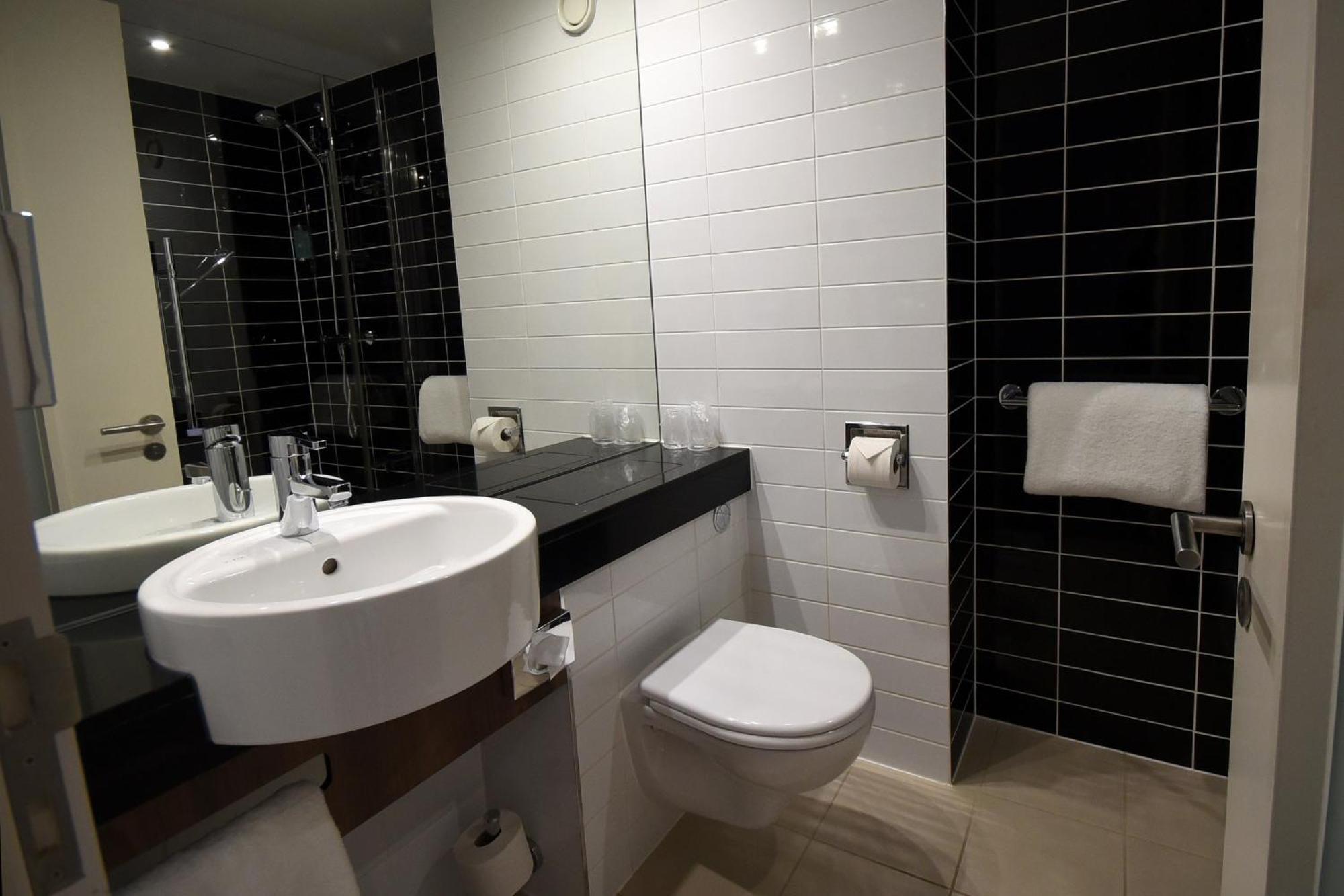 Hotel Express Centre Arena By Ihg