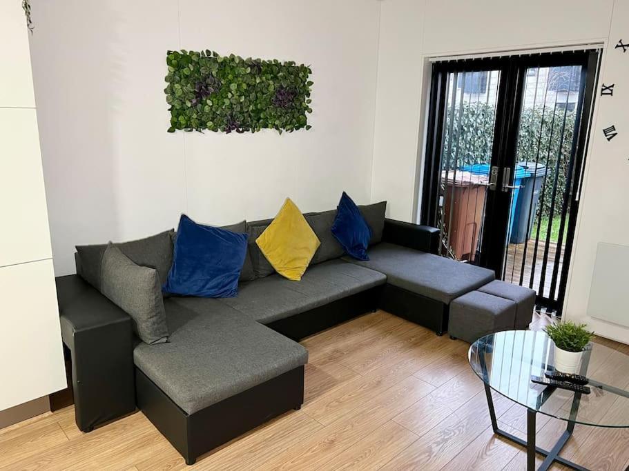 Large Townhouse 5 Beds With Two Parking Spaces - Centre Manchester
