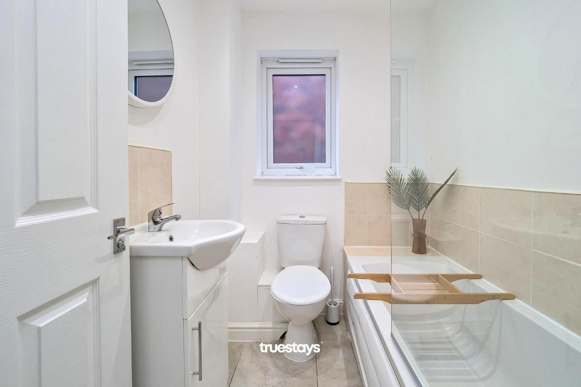 Ashworth House By Truestays - New 3 Bedroom House In Failsworth,