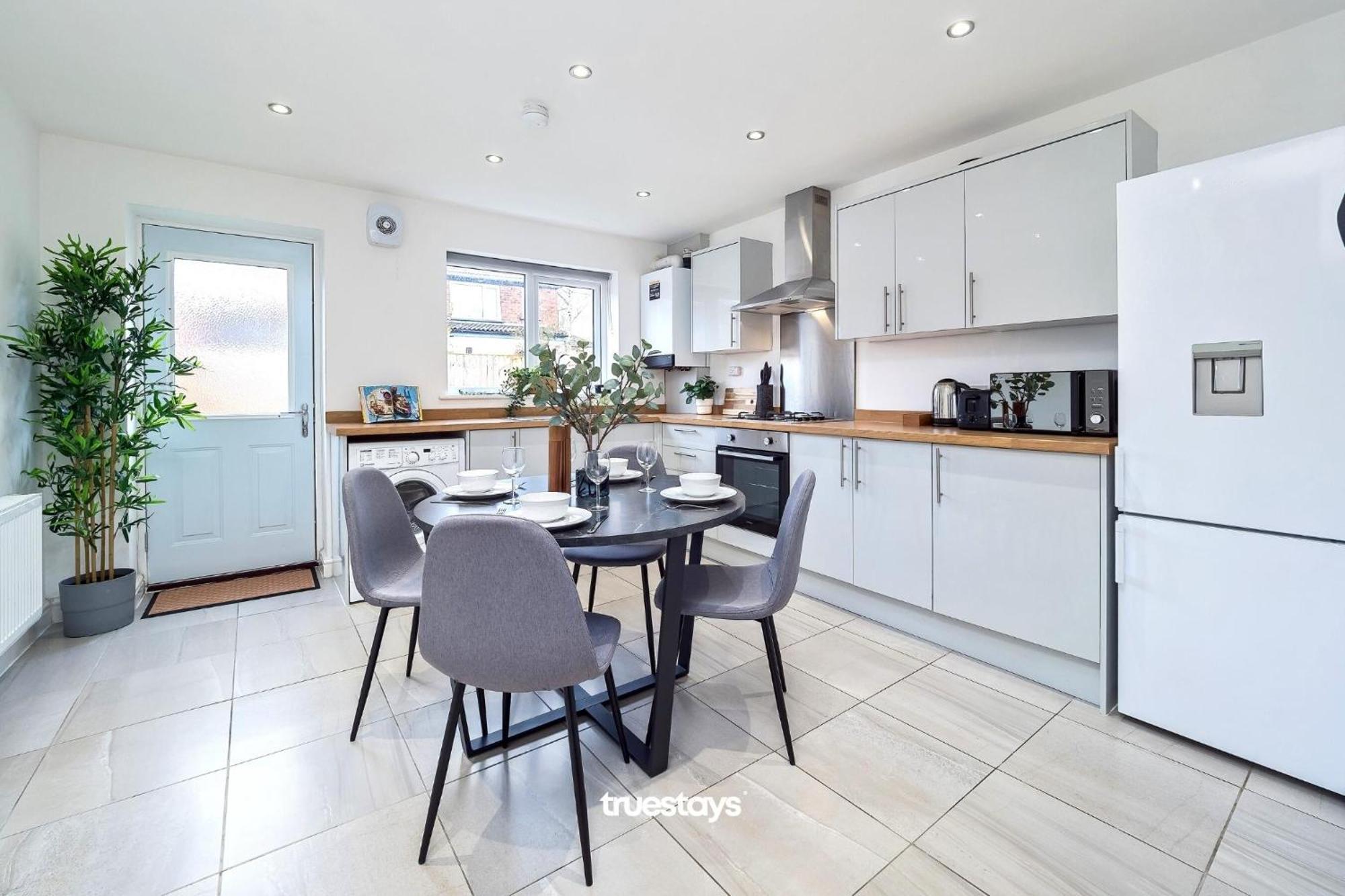 Ashworth House By Truestays - New 3 Bedroom House In Failsworth,