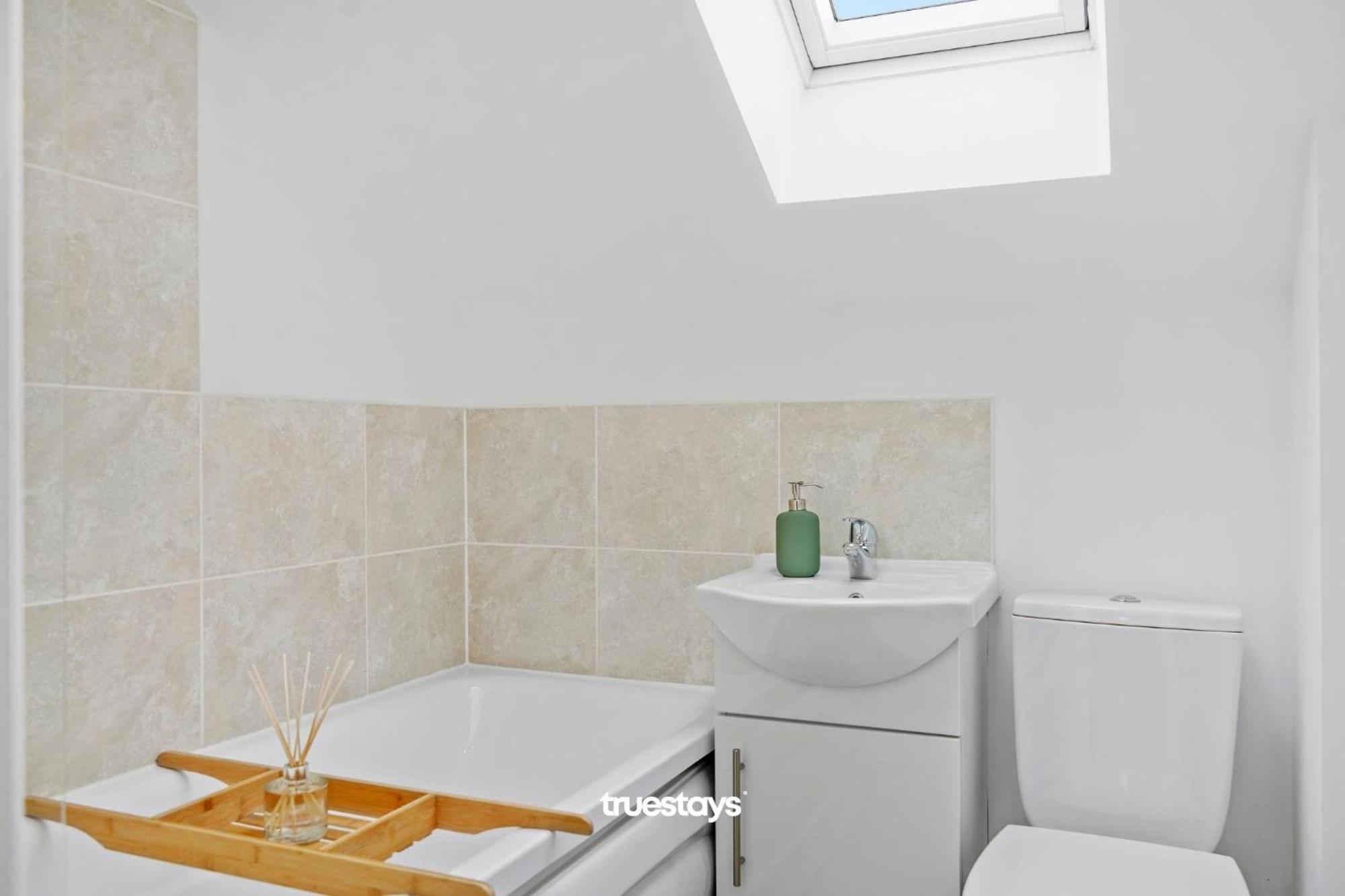 Apartment New 5 Sarah House By Truestays - 2 Bedroom - Free Parking Manchester