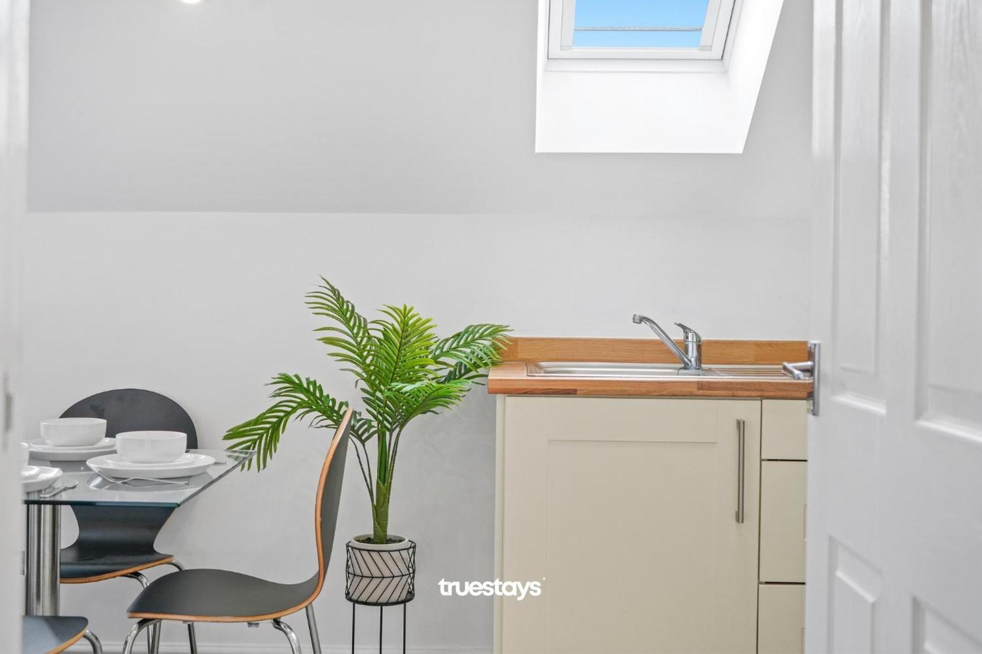Apartment New 5 Sarah House By Truestays - 2 Bedroom - Free Parking Manchester