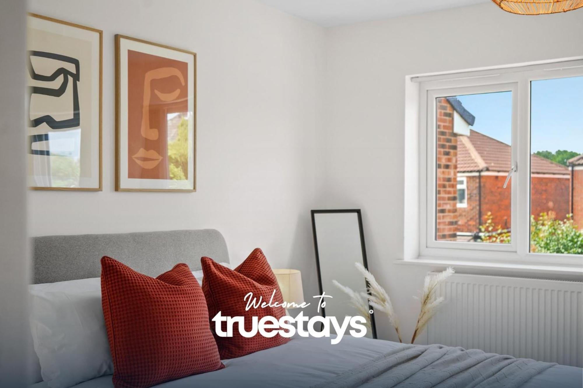 Greaves House By Truestays - 3 Bedroom House In Failsworth, Holiday home *