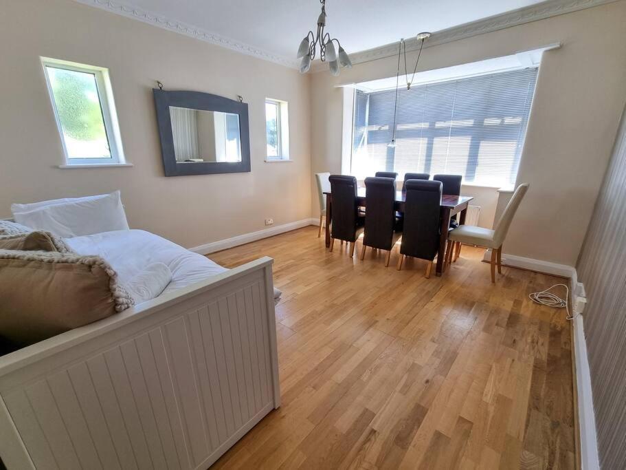 Holiday home Superhost - Peaceful In Salford *