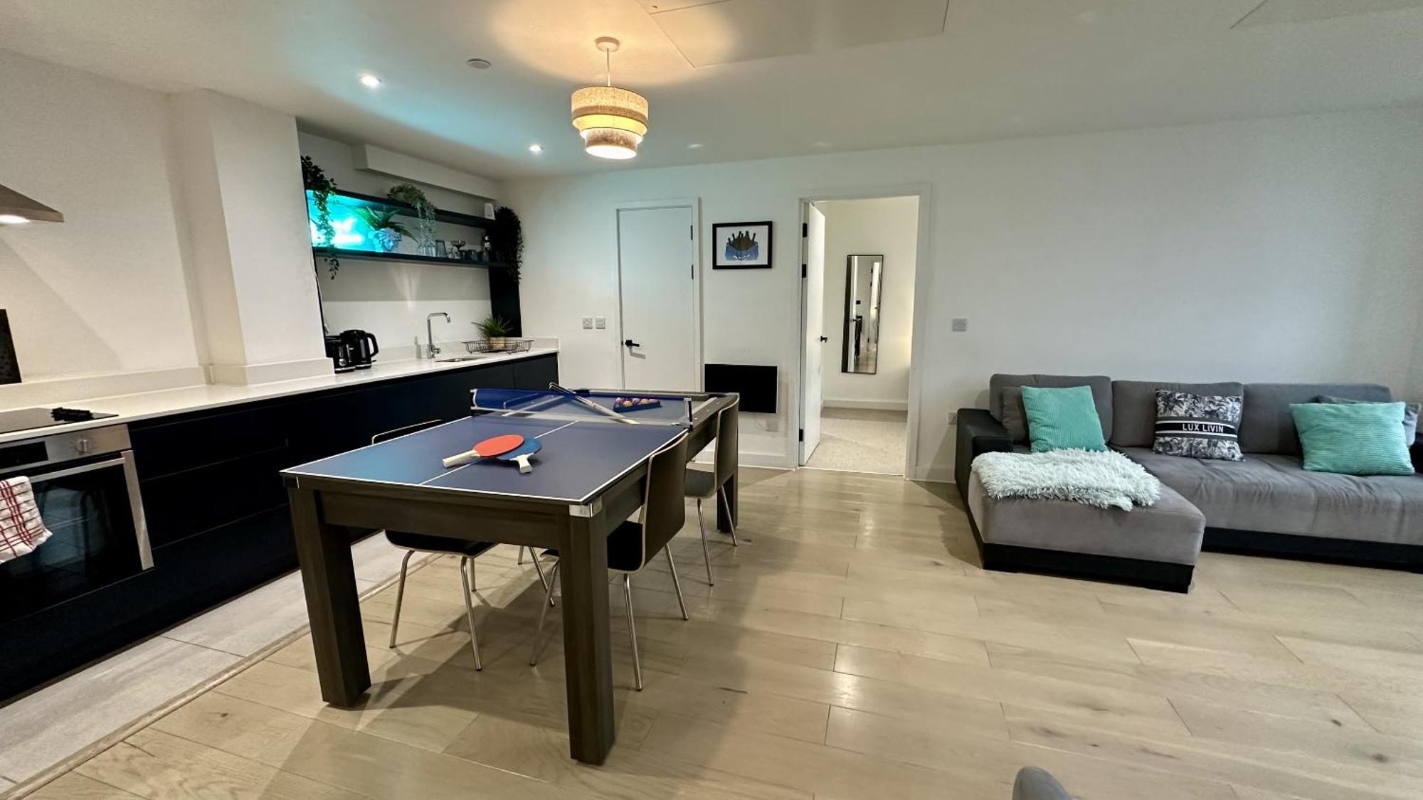 Lux Livin' - Luxury 2 Bed With Sky Garden Apartment