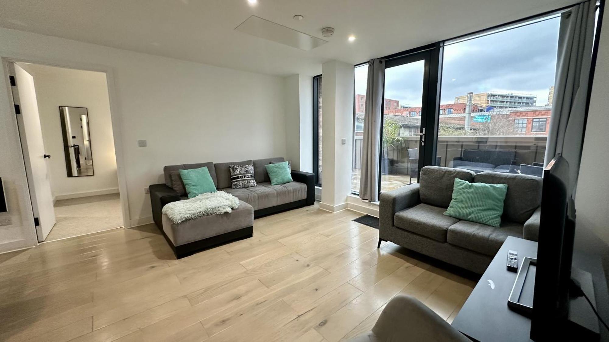 Lux Livin' - Luxury 2 Bed With Sky Garden