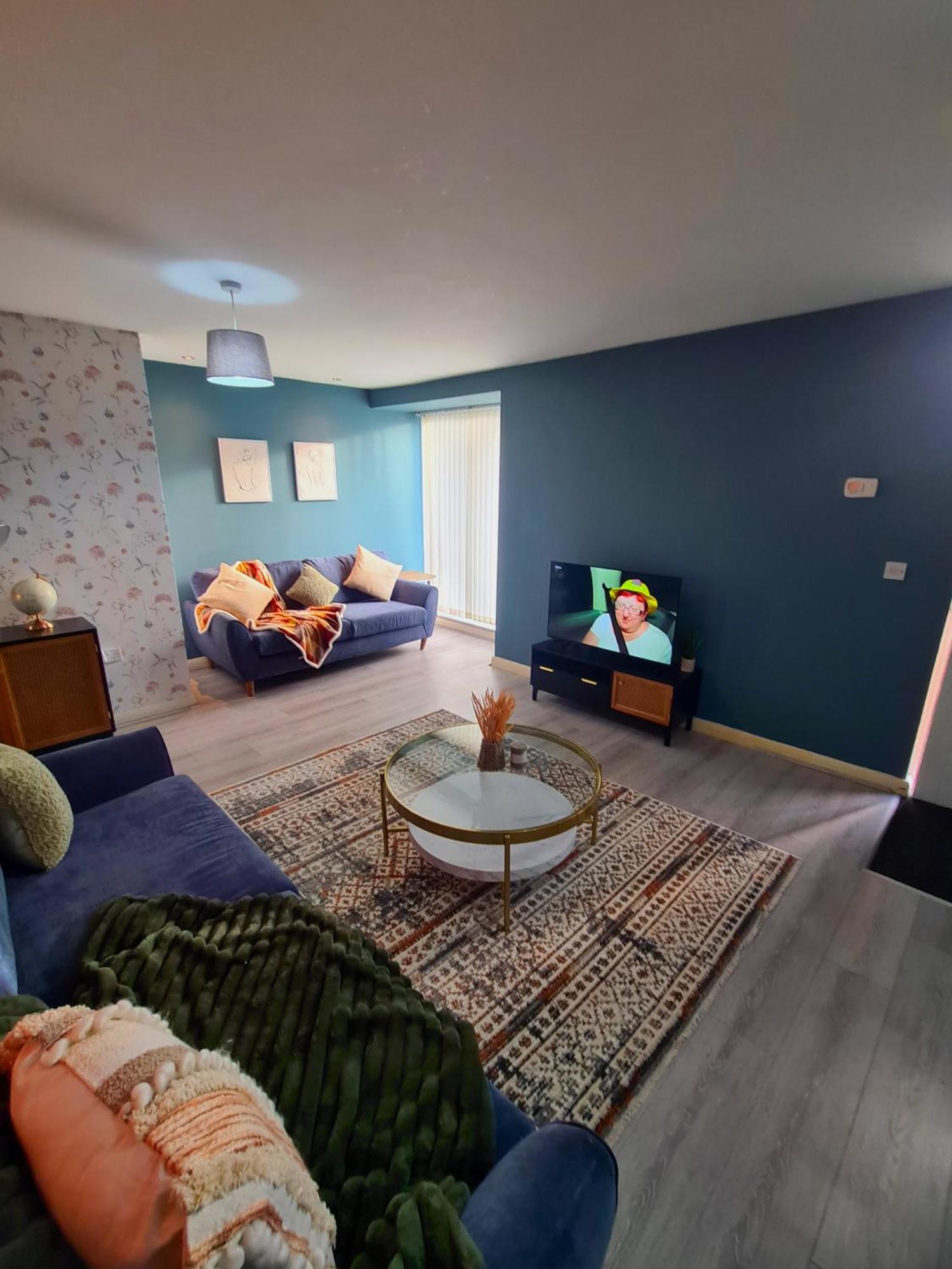 3 Bed House Etihad Stadium, Coop Live Private Parking With Optional Hot Tub *
