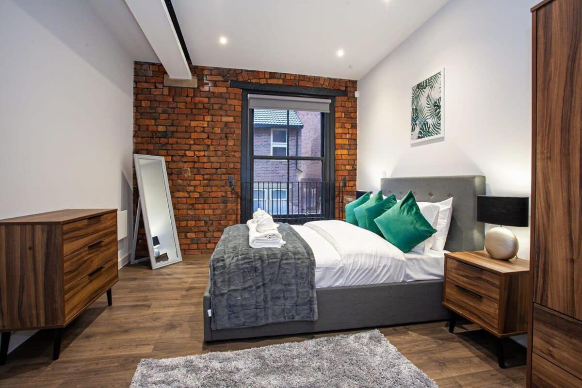 Lovely 1 Bed In Converted Printing Press Apartment Manchester