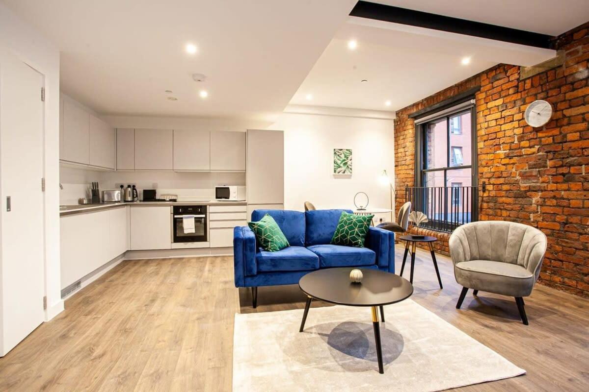Lovely 1 Bed In Converted Printing Press Apartment *