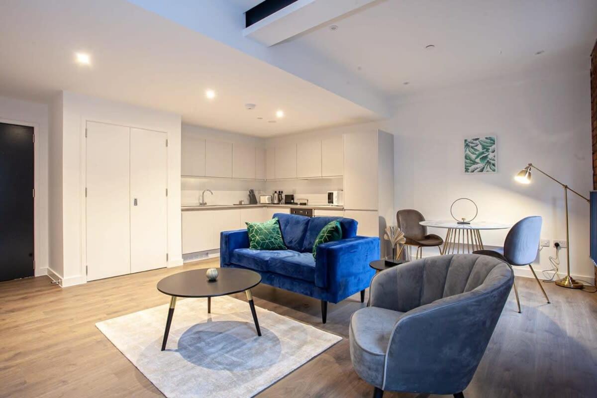 Lovely 1 Bed In Converted Printing Press Apartment *