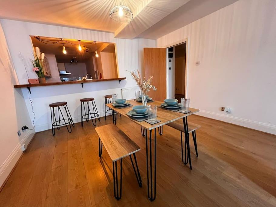 Summer Vibes 1 Bedroom Mcr City. Apartment