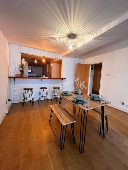 Summer Vibes 1 Bedroom Mcr City. Apartment *