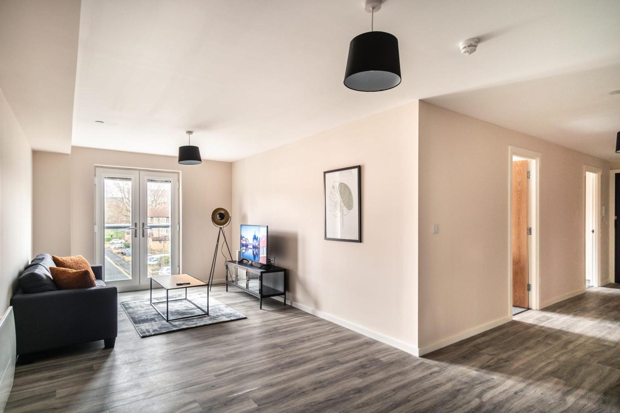 Modern & Bright 2 Bed In Apartment