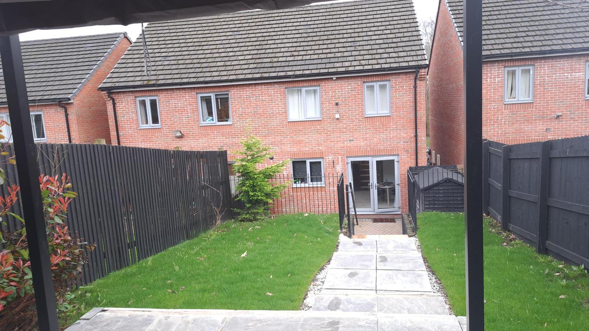 Holiday home Tropical Sun Homes - Beautiful Spacious 3 Bed In A Serene Environment With Free Parking For 2 Cars Manchester