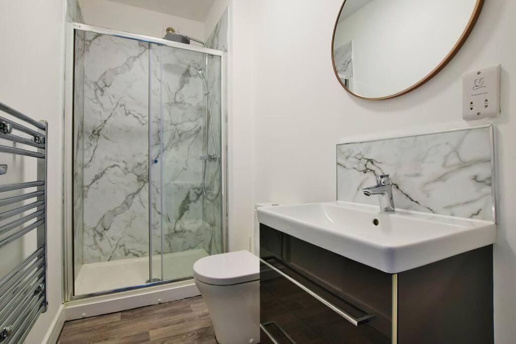 Free Parking - Beautiful 2-br Flat In * Manchester