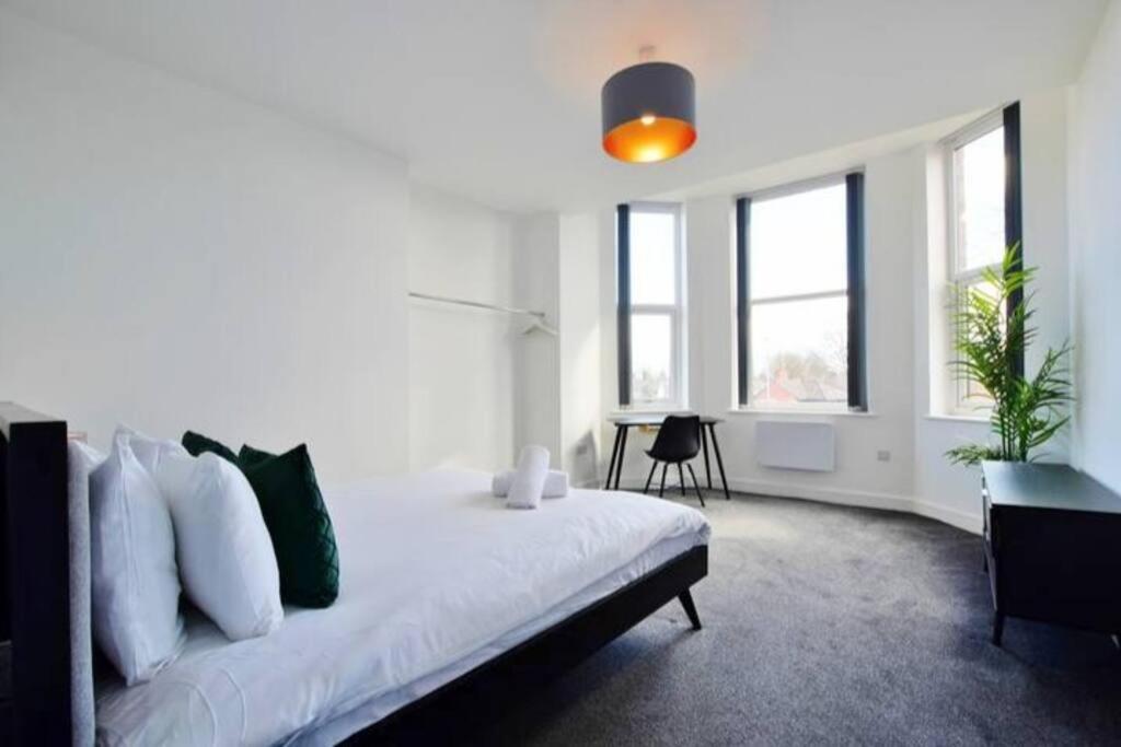 Apartment Free Parking - Beautiful 2-br Flat In *