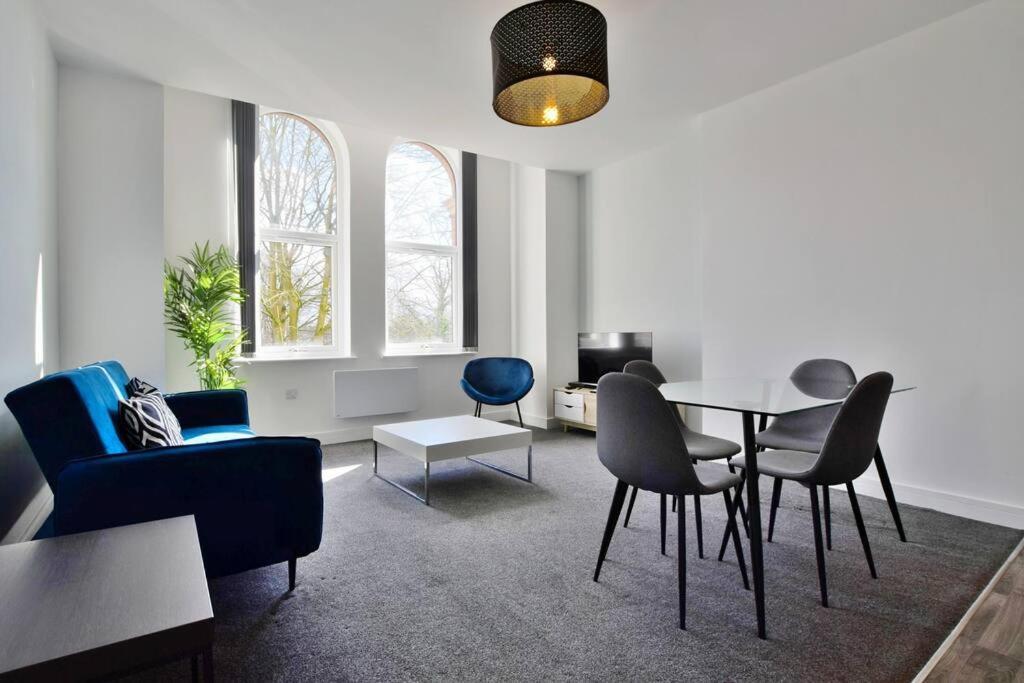 Free Parking - Beautiful 2-br Flat In
