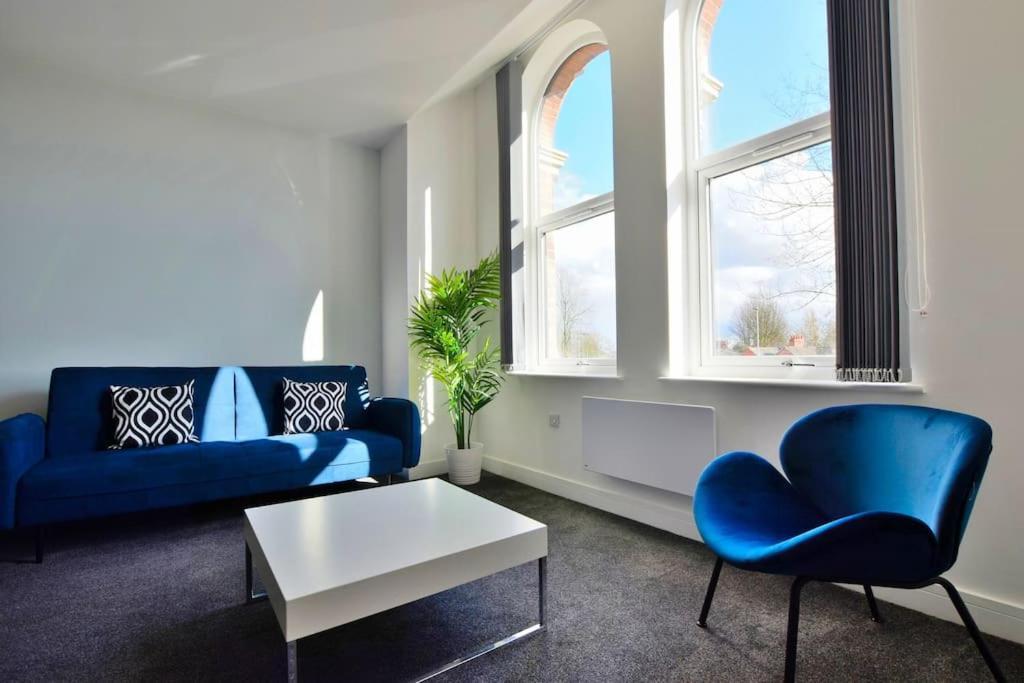 Free Parking - Beautiful 2-br Flat In