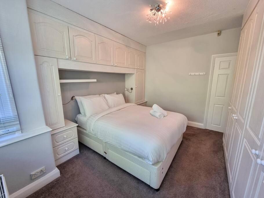 Superhost - Peaceful In Salford Holiday home *