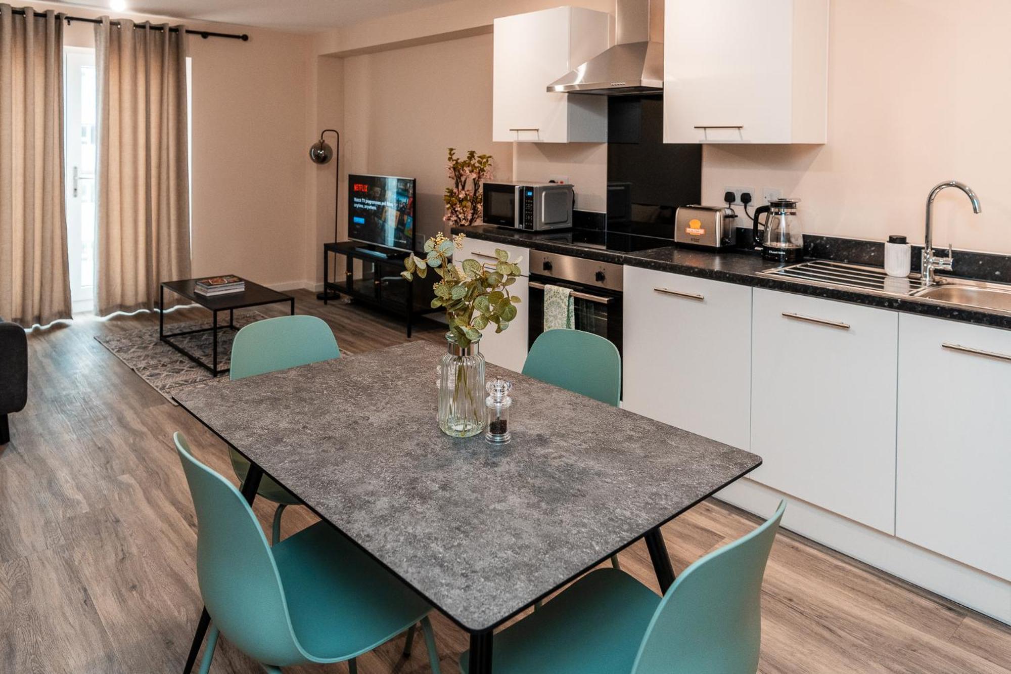 Entire 2 Bedroom And 2 Bathroom In -free Underground Parking Apartment *