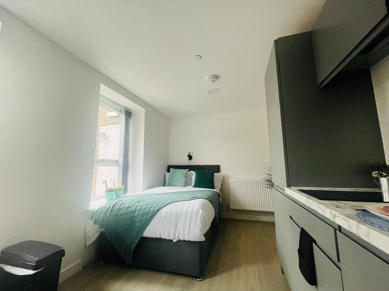 Modern Minimalist Studio In Stretford Apartment