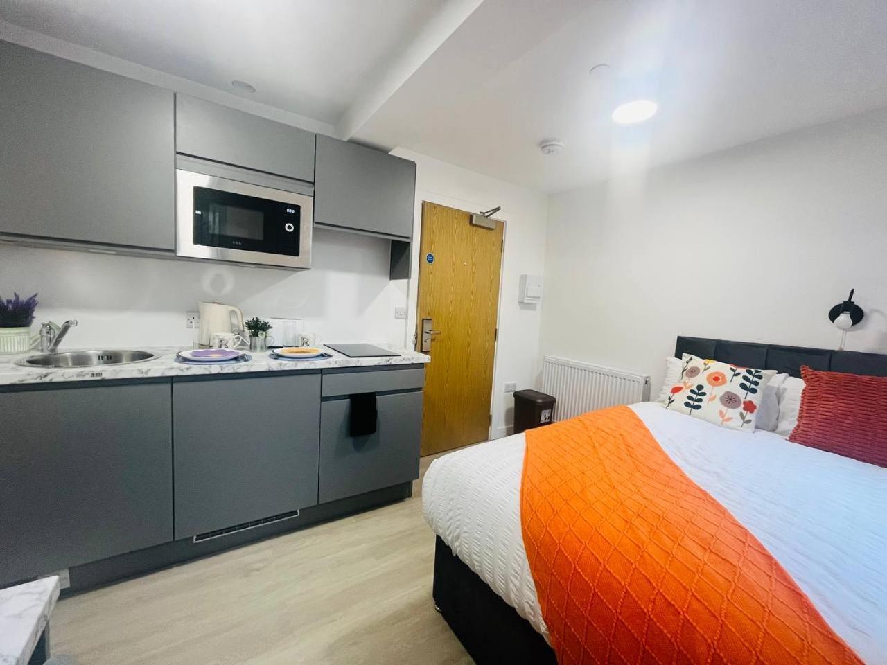 Apartment Artistic Studio In Stretford Manchester