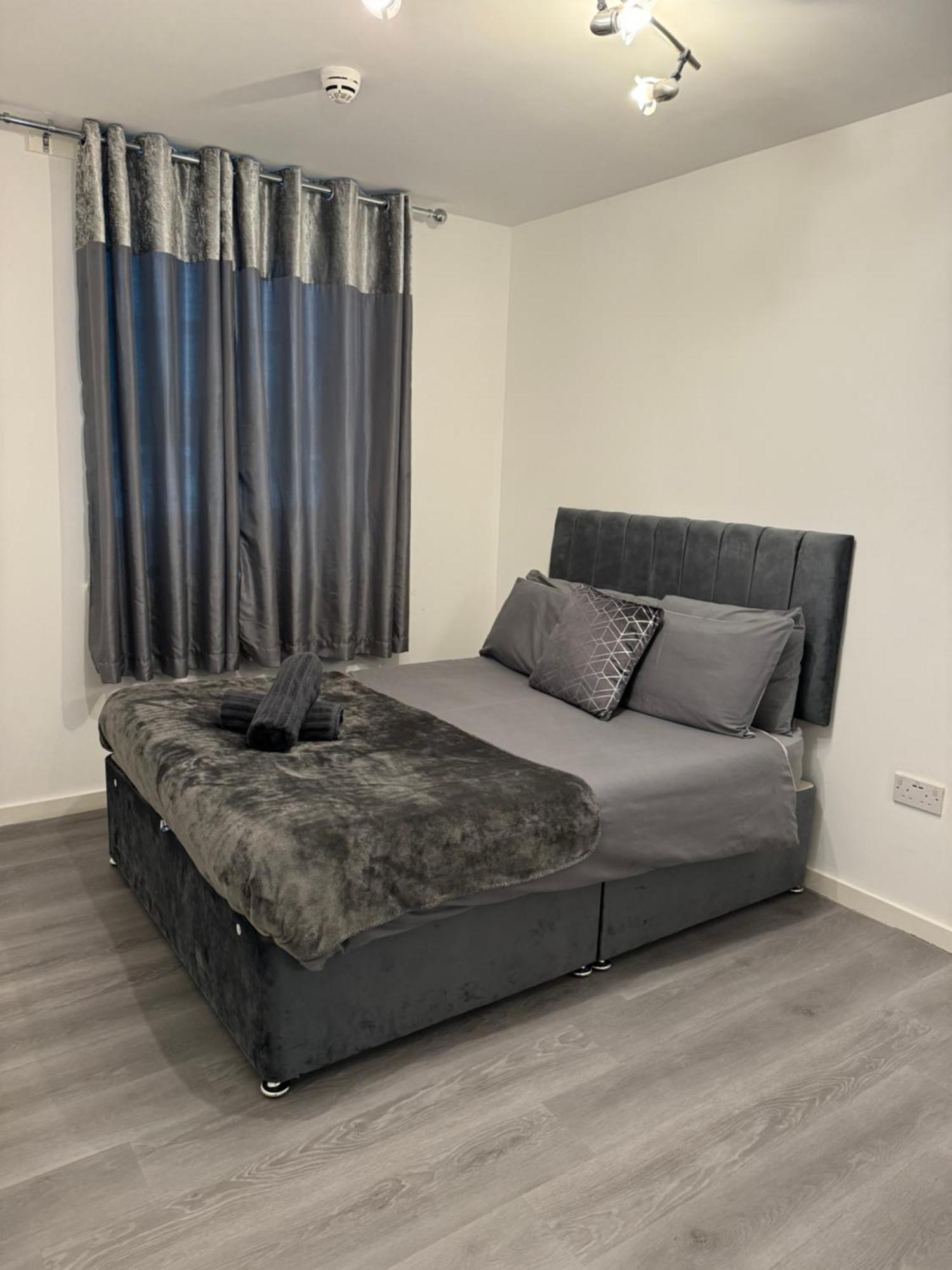 Modern Smart 2 Bedroom Apartment Manchester