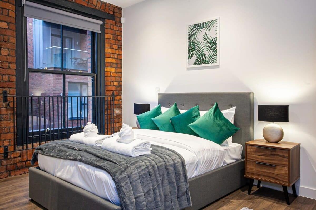 Lovely 1 Bed In Converted Printing Press Apartment