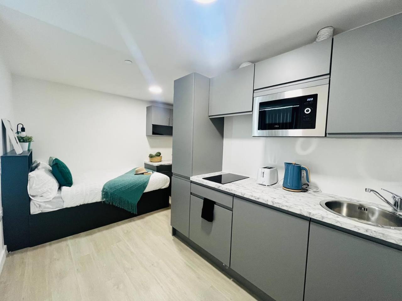 Apartment Stretford Sanctuary: Stylish Studio Manchester